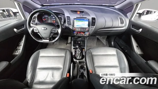 Kia K3 — интерьер