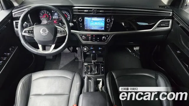 KG Mobility Korando — интерьер