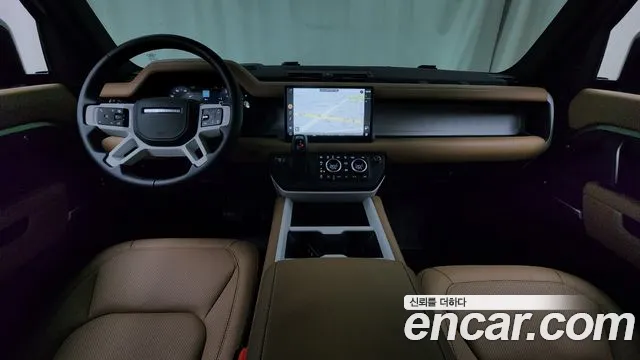 Land Rover Defender — интерьер