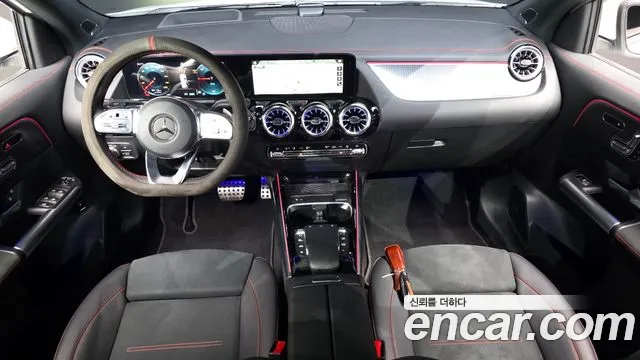 Mercedes-Benz EQA — интерьер