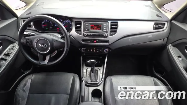 Kia Carens — интерьер