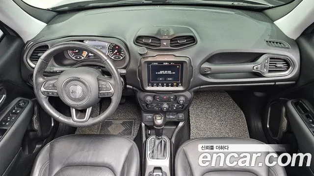 Jeep Renegade — интерьер