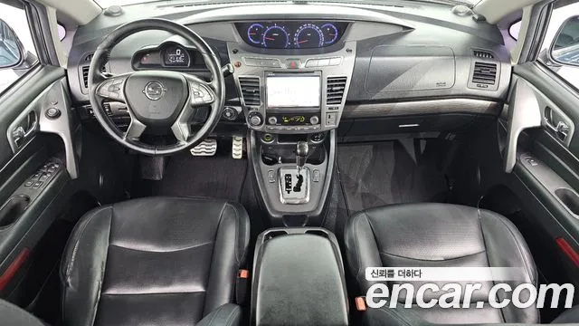 KG Mobility Korando — интерьер