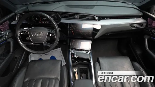 Audi e-tron — интерьер