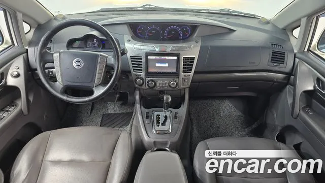 KG Mobility Korando — интерьер