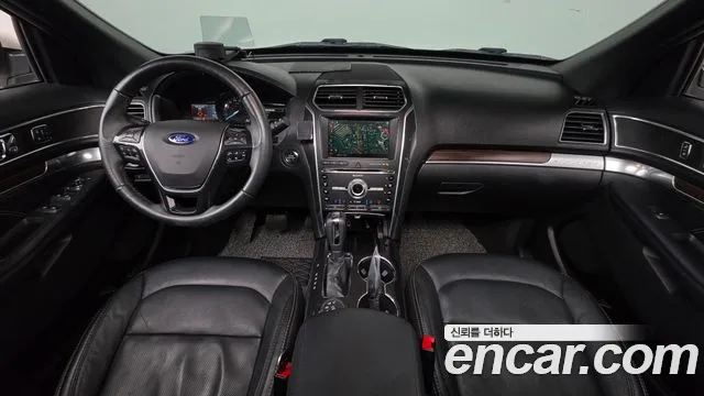 Ford Explorer — интерьер
