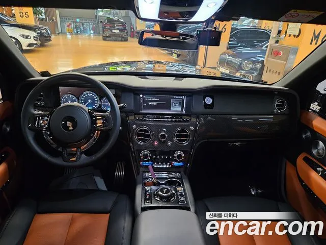 Rolls-Royce Cullinan — интерьер