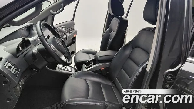 KG Mobility Korando — интерьер