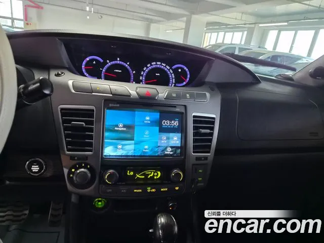 KG Mobility Korando — интерьер