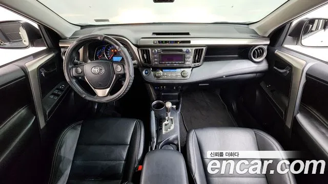Toyota RAV4 — интерьер