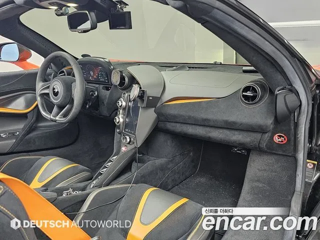 McLaren 720S — интерьер
