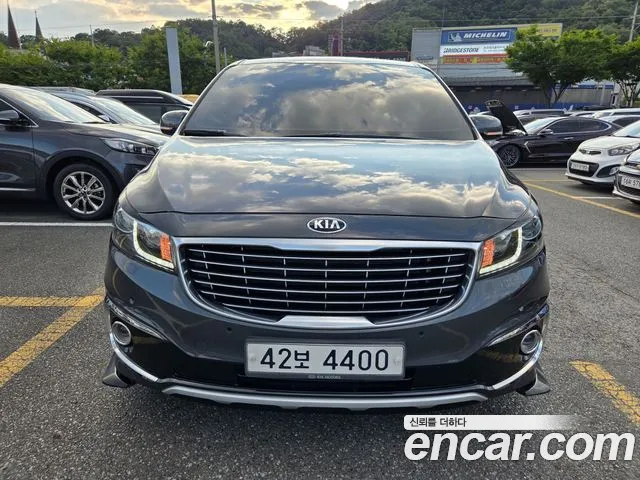 Kia Carnival — экстерьер