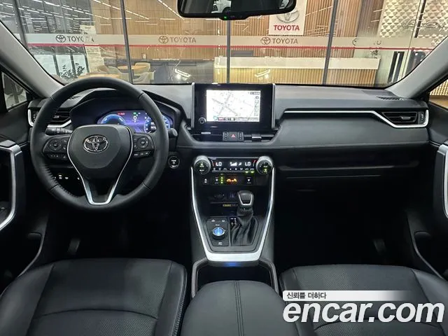 Toyota RAV4 — интерьер