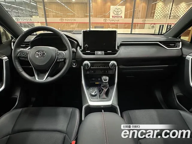 Toyota RAV4 — интерьер