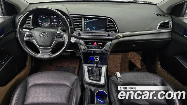 Hyundai Elantra — интерьер