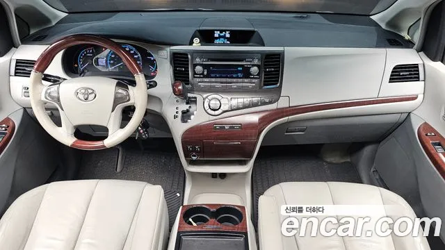 Toyota Sienna — интерьер