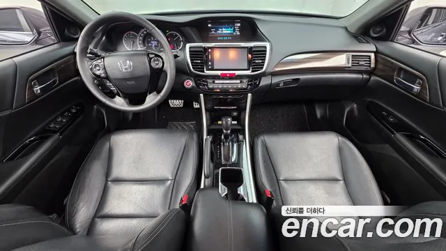 Honda Accord — интерьер