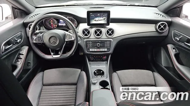 Mercedes-Benz CLA-класс — интерьер