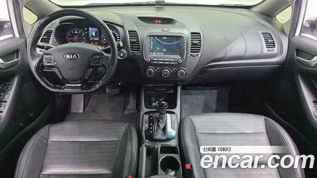 Kia K3 — интерьер