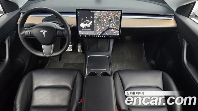 Tesla Model Y — интерьер