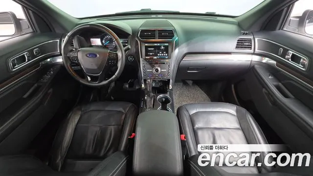 Ford Explorer — интерьер