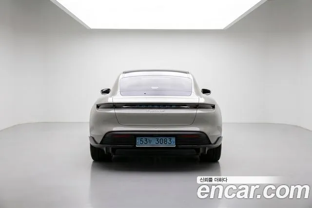 Porsche Taycan — интерьер