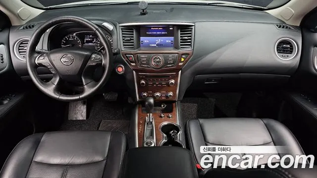 Nissan Pathfinder — интерьер