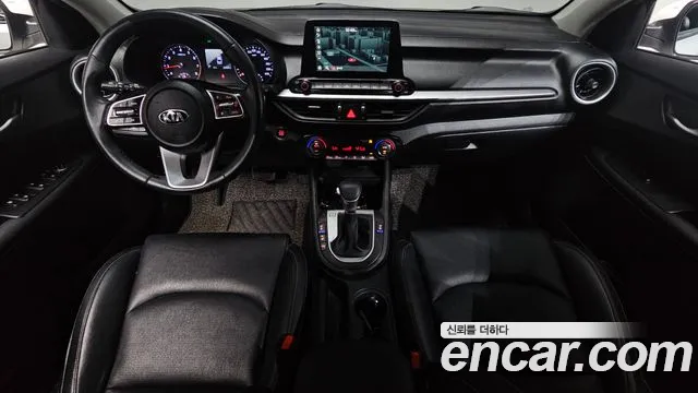 Kia K3 — интерьер
