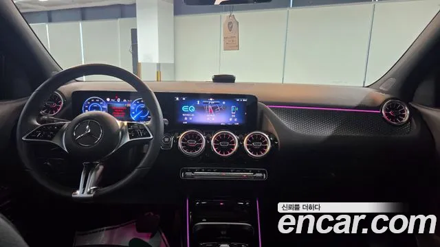 Mercedes-Benz EQA — интерьер