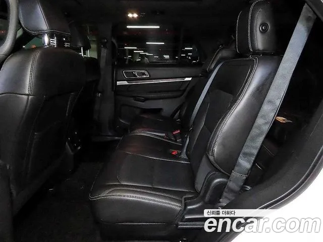 Ford Explorer — интерьер