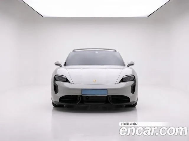 Porsche Taycan — интерьер