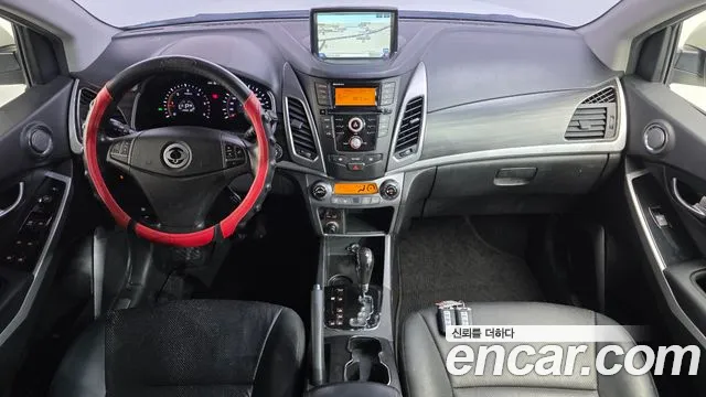 KG Mobility Korando — интерьер