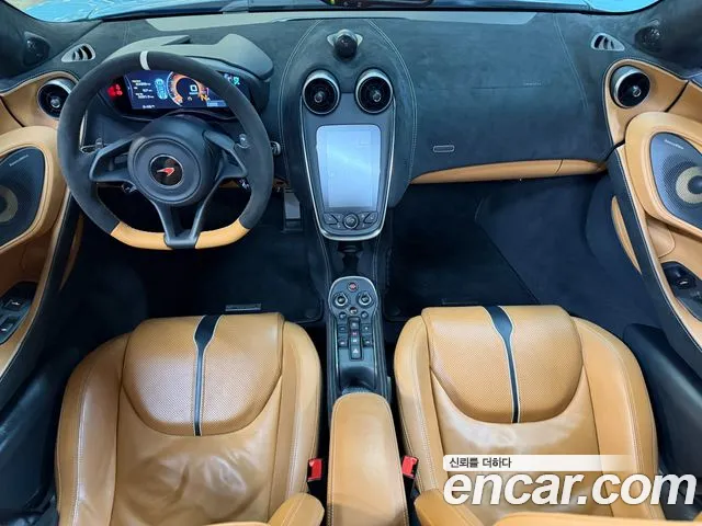 McLaren 570S — интерьер