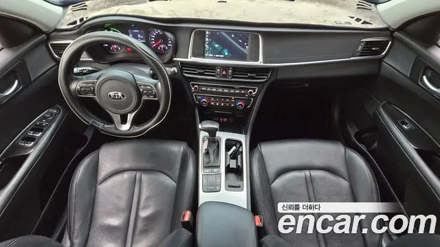 Kia K5 — интерьер