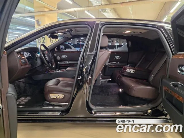Rolls-Royce Ghost — интерьер