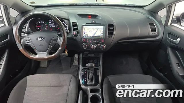 Kia K3 — интерьер