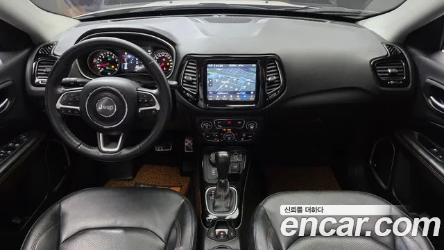 Jeep Compass — интерьер