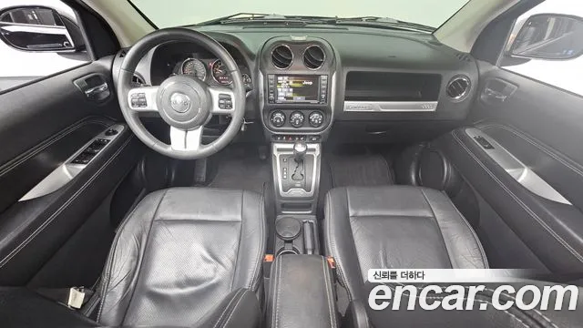 Jeep Compass — интерьер