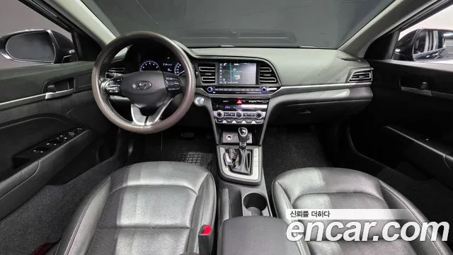 Hyundai Elantra — интерьер