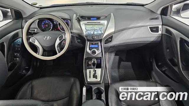 Hyundai Elantra — интерьер