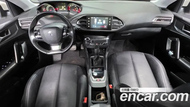 Peugeot 308 — интерьер