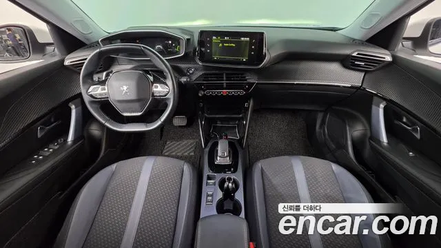 Peugeot 2008 — интерьер