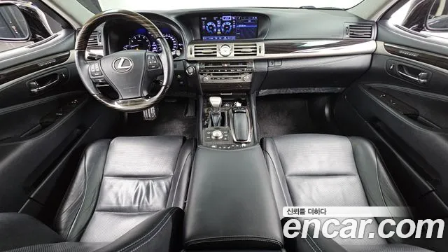 Lexus LS — интерьер