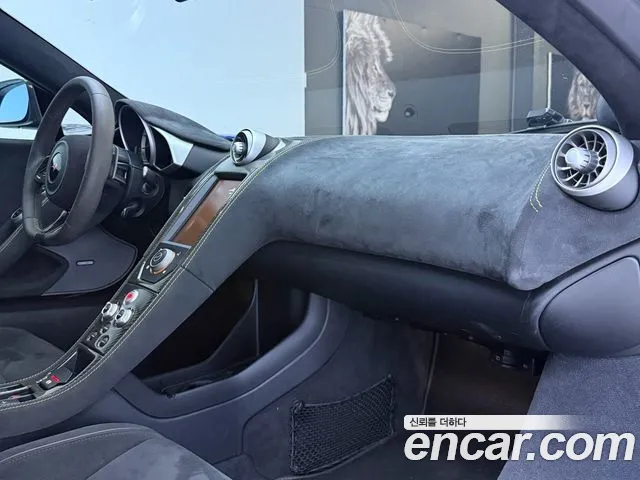 McLaren 650S — интерьер