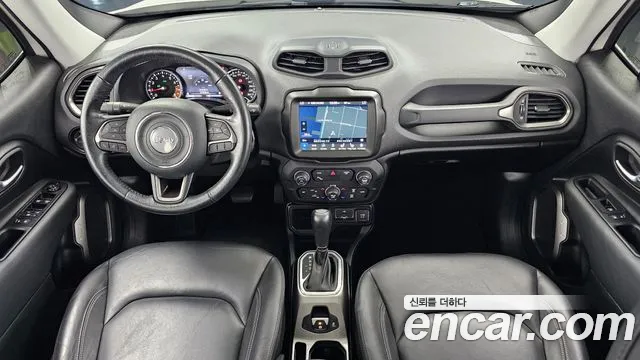Jeep Renegade — интерьер