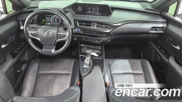 Lexus UX — интерьер