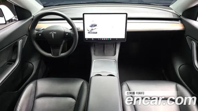 Tesla Model Y — интерьер