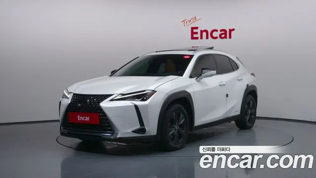 Lexus UX — экстерьер