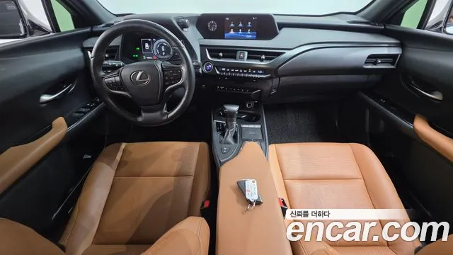 Lexus UX — интерьер