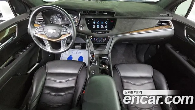 Cadillac XT5 — интерьер